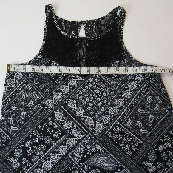 IZ Byer Women Sleeveless Top Blouse With Lace & Split Sides Keyhole Back Size S - Picture 7 of 9